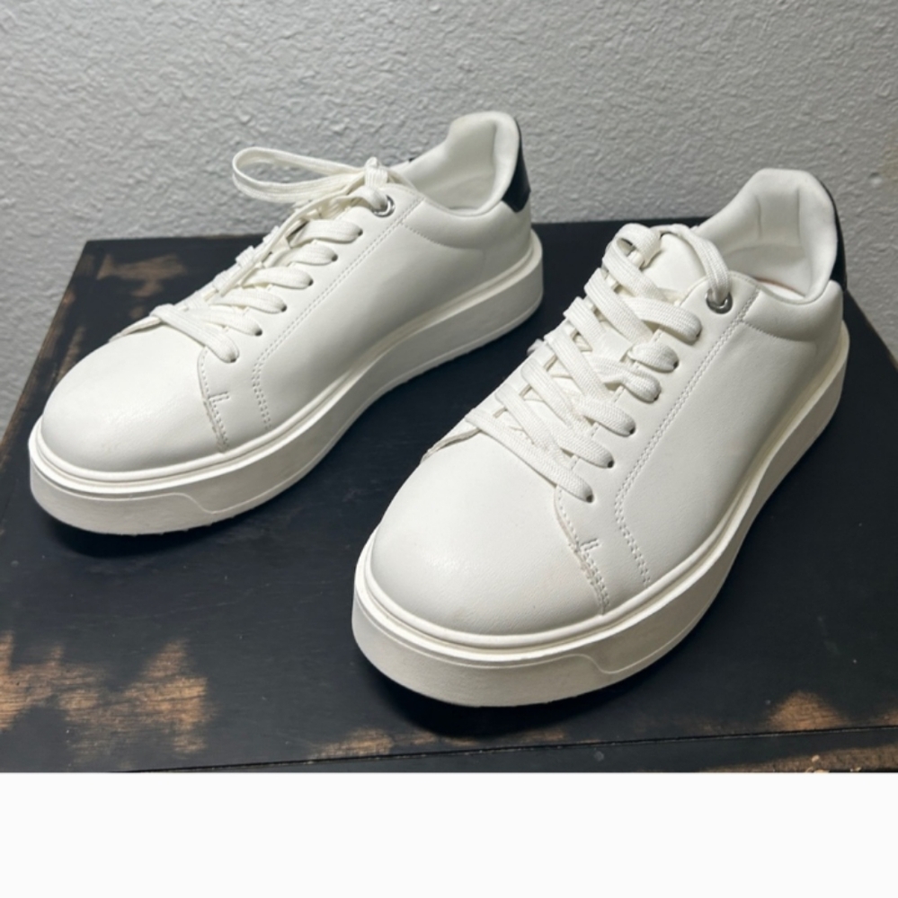 New Torrid Low Top Sneakers Women’s Size 10.5 Wide White Black
